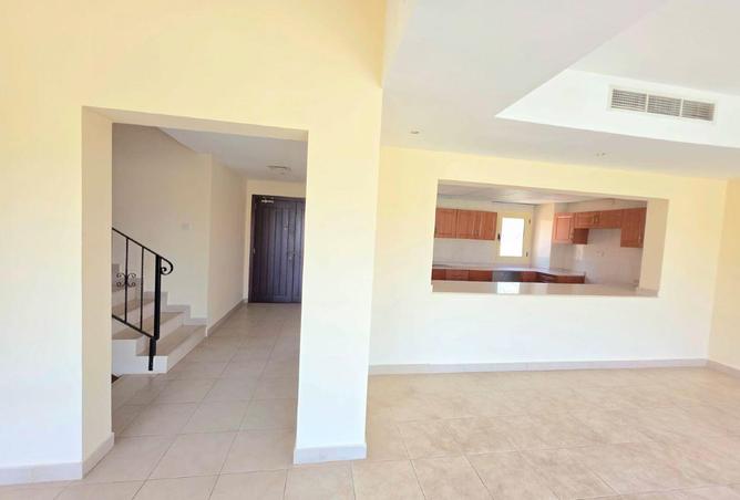 Spacious 3 Bedroom l Water & Golf View l Al Hamra — photo 3