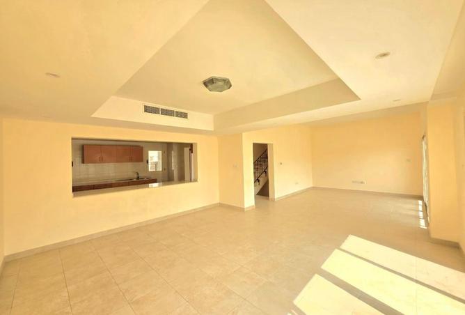 Al Hamra l 3 Bedroom l Townhouse Villa l Unfurnish — photo 2