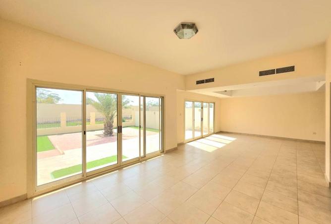 Al Hamra l 3 Bedroom l Townhouse Villa l Unfurnish — photo 3