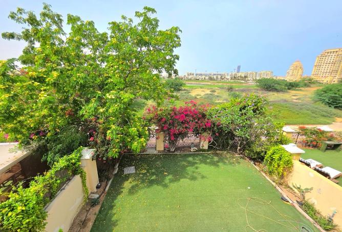 3 BR Upgraded Townhouse with Water View